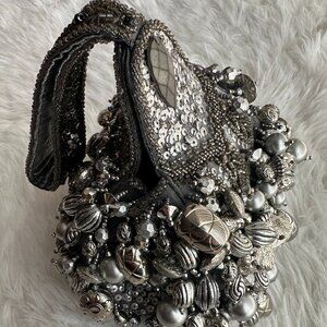👜HP👜CARLISLE Stunning Silver Toned Beaded Bag/Wristlet w/Magnetic Snap Closure